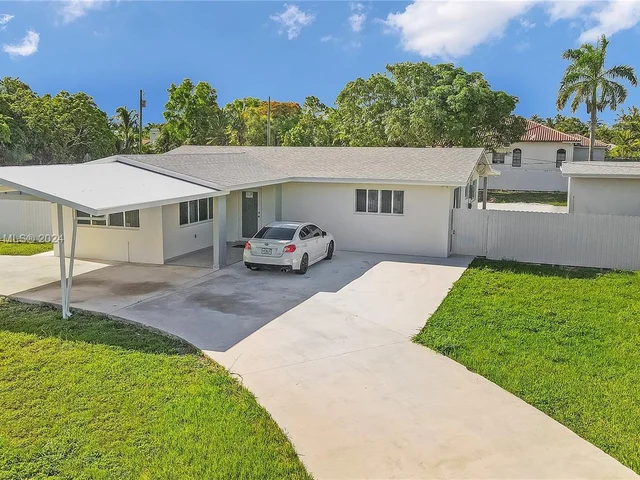 18395 SW 216th St, Miami FL 33170