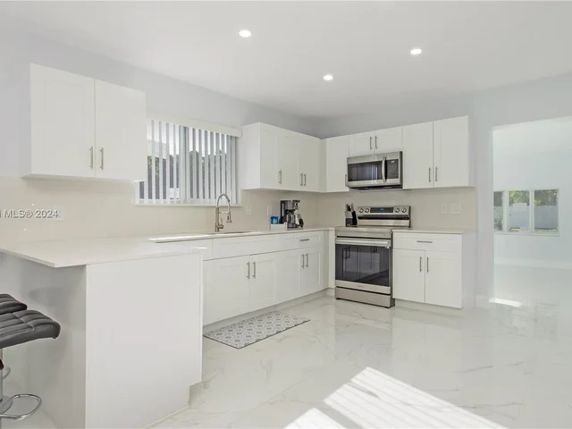 18395 SW 216th St, Miami FL 33170