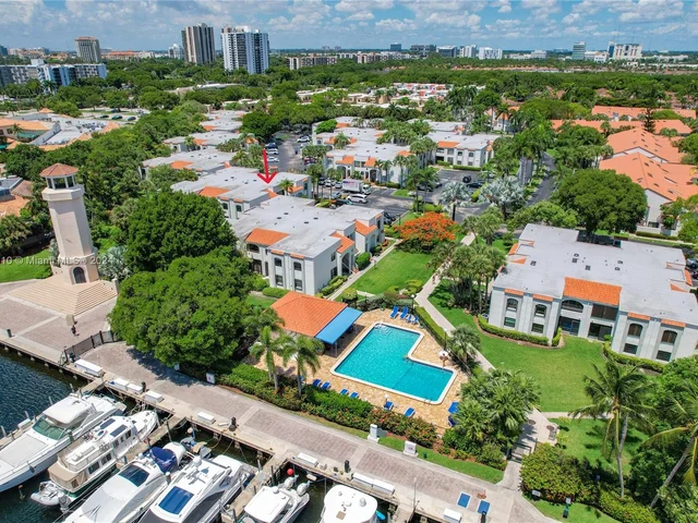 3552 Magellan Cir # 121, Aventura FL 33180