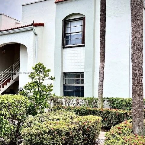 3552 Magellan Cir # 121, Aventura FL 33180