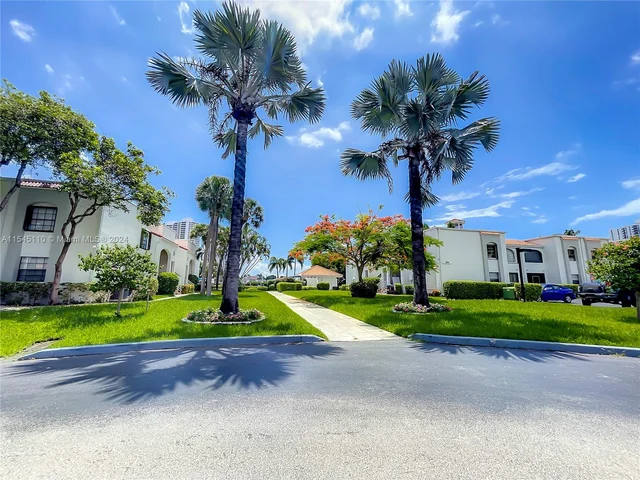 3552 Magellan Cir # 121, Aventura FL 33180