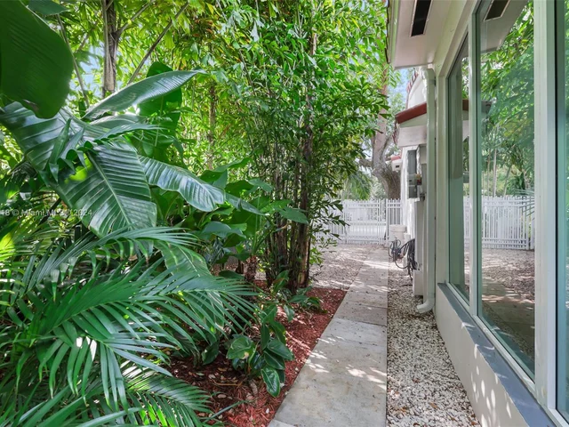 1629 Westward Dr, Miami Springs FL 33166