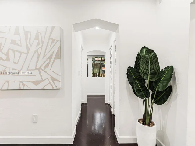 1629 Westward Dr, Miami Springs FL 33166