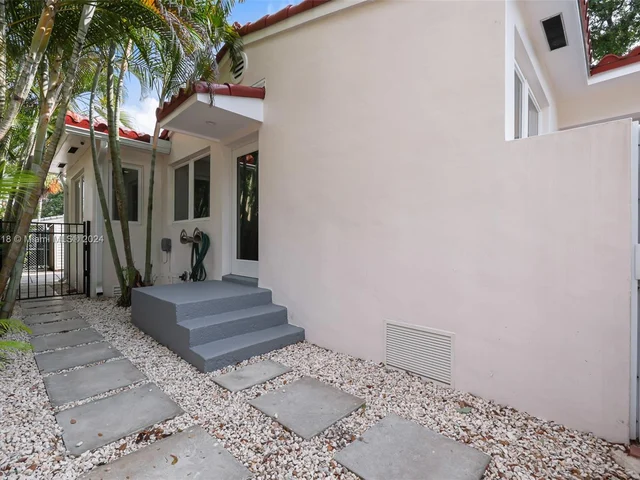 1629 Westward Dr, Miami Springs FL 33166