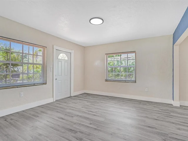 849 NE 133rd St, North Miami FL 33161