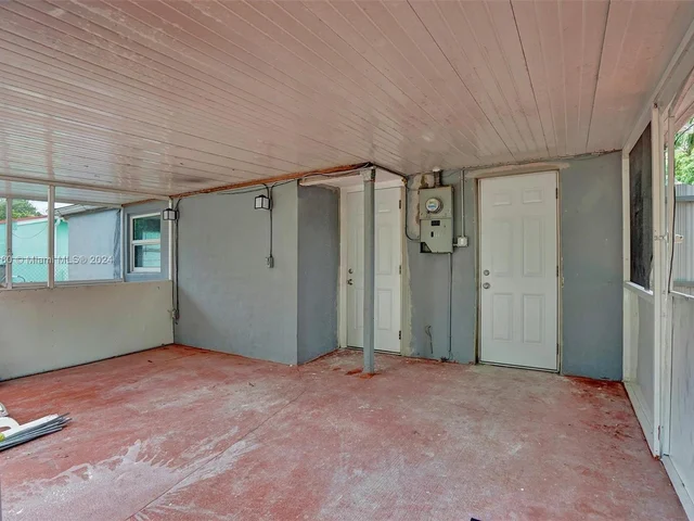 849 NE 133rd St, North Miami FL 33161