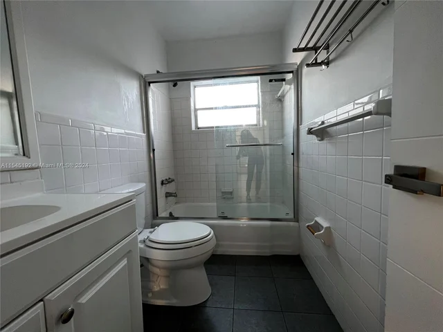 3515 Van Buren St # 102, Hollywood FL 33021