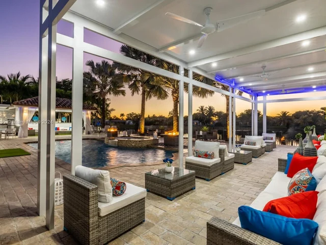 7720 SW 137th Ct, Miami FL 33183