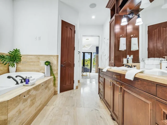 7720 SW 137th Ct, Miami FL 33183