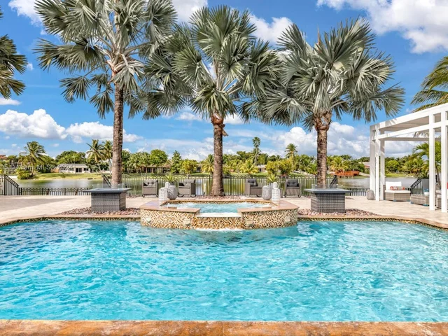 7720 SW 137th Ct, Miami FL 33183