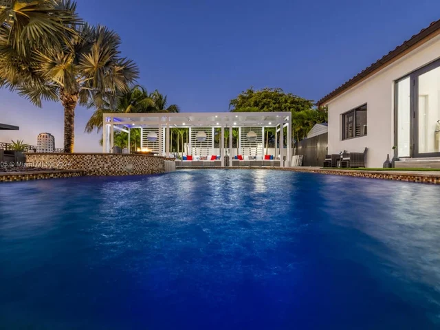 7720 SW 137th Ct, Miami FL 33183