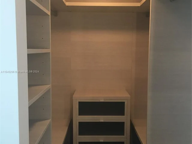 68 SE 6th St # 3406, Miami FL 33131