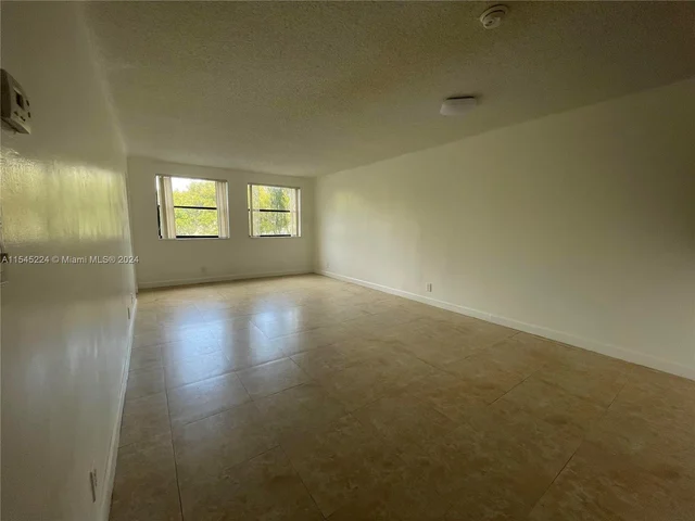 8100 Geneva Ct # 241, Doral FL 33166