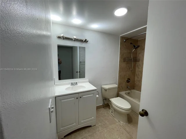 8100 Geneva Ct # 241, Doral FL 33166