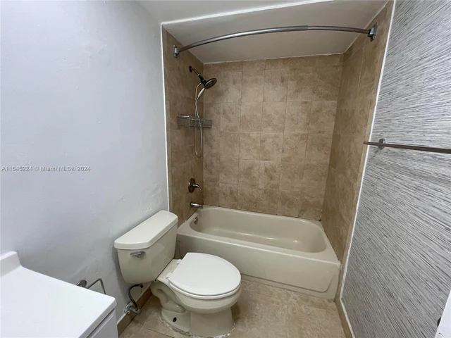 8100 Geneva Ct # 241, Doral FL 33166