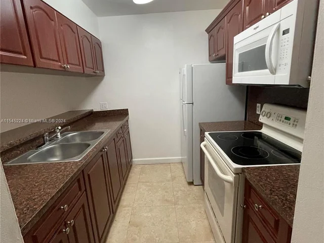 8100 Geneva Ct # 241, Doral FL 33166