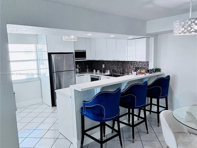 7705 Abbott Ave # 502, Miami Beach FL 33141