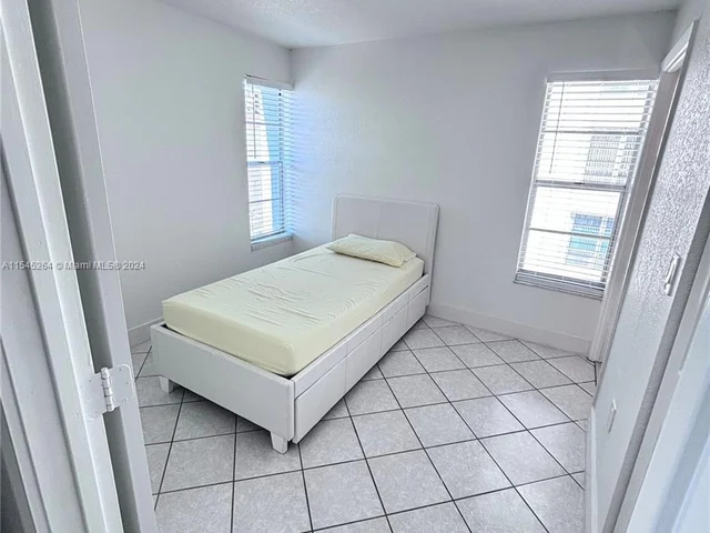 7705 Abbott Ave # 502, Miami Beach FL 33141