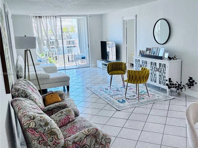 7705 Abbott Ave # 502, Miami Beach FL 33141