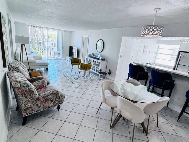 7705 Abbott Ave # 502, Miami Beach FL 33141