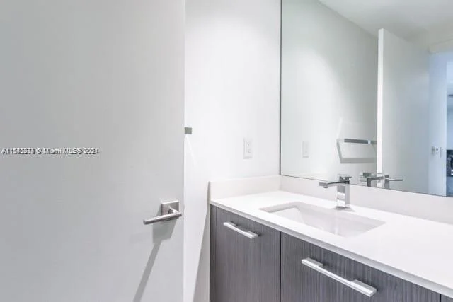 45 SW 9th St # 3305, Miami FL 33130