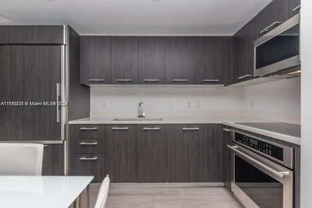 45 SW 9th St # 3305, Miami FL 33130