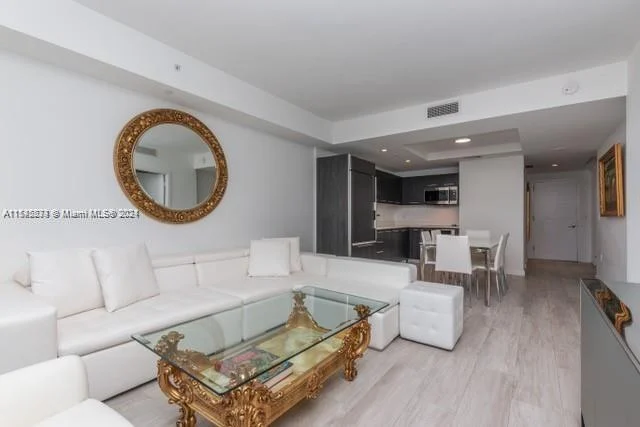 45 SW 9th St # 3305, Miami FL 33130