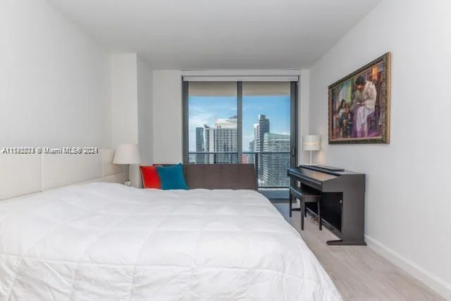 45 SW 9th St # 3305, Miami FL 33130