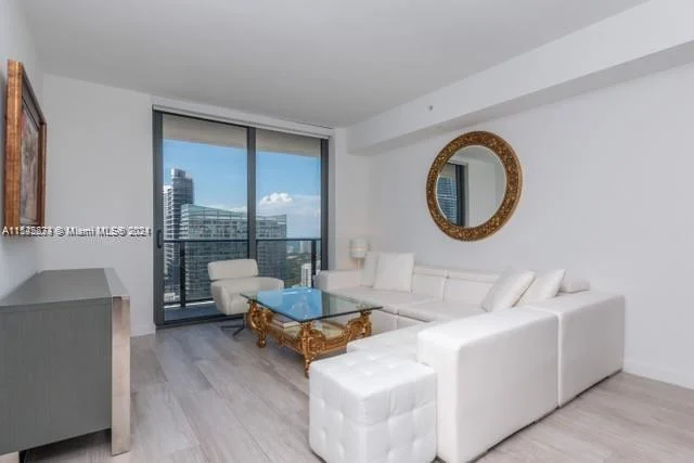 45 SW 9th St # 3305, Miami FL 33130