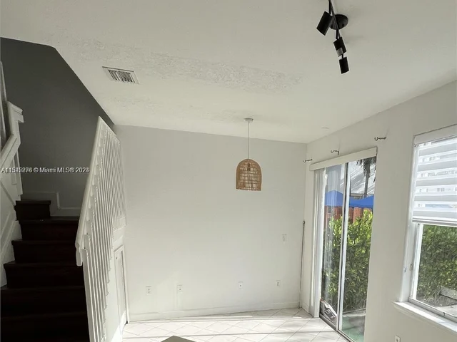 5570 NW 107th Ave # 907, Doral FL 33178