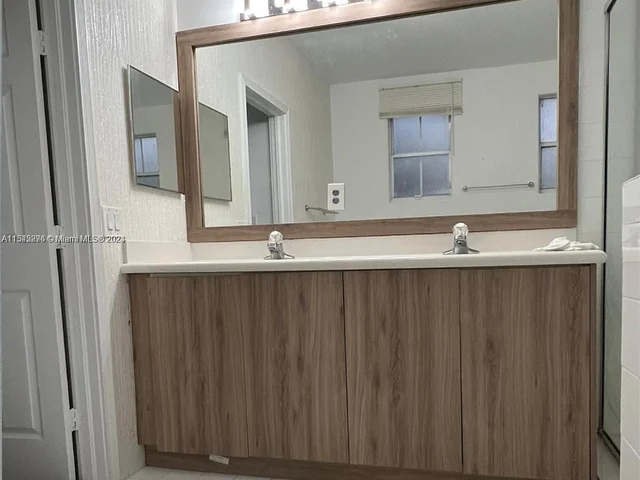 5570 NW 107th Ave # 907, Doral FL 33178