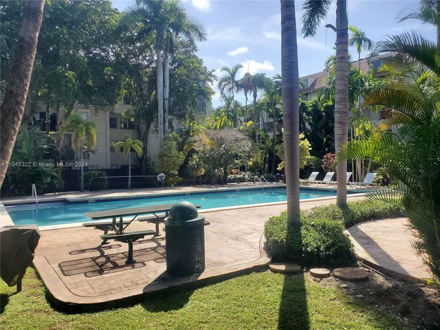 6900 N Kendall Dr # A303, Pinecrest FL 33156