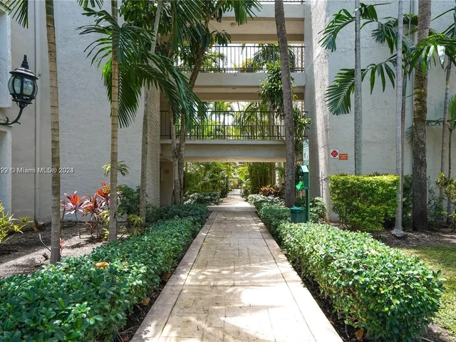 6900 N Kendall Dr # A303, Pinecrest FL 33156
