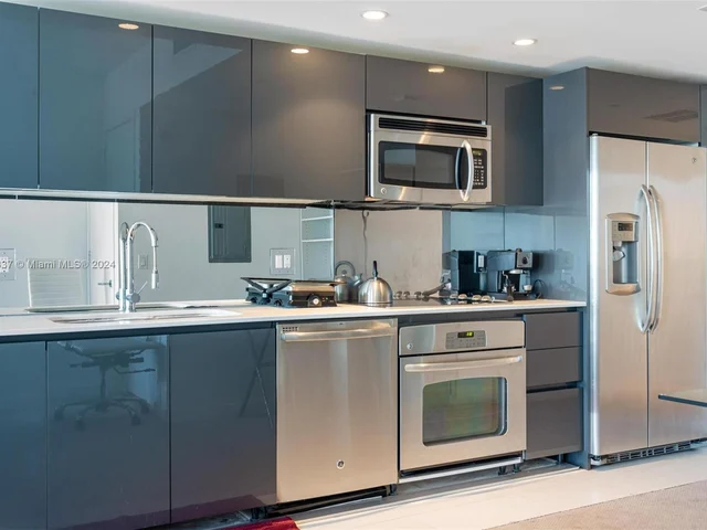 31 SE 6th St # 2405, Miami FL 33131