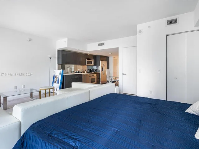 31 SE 6th St # 2405, Miami FL 33131