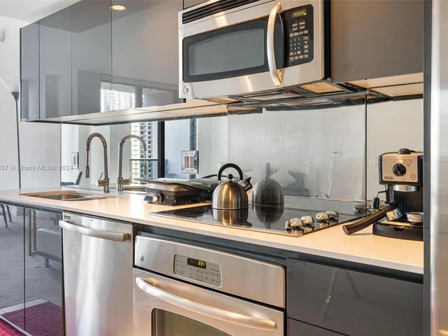 31 SE 6th St # 2405, Miami FL 33131