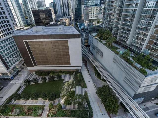 31 SE 6th St # 2405, Miami FL 33131