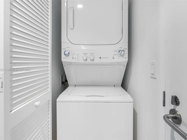 31 SE 6th St # 2405, Miami FL 33131