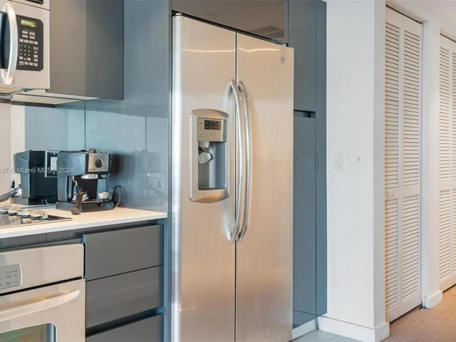 31 SE 6th St # 2405, Miami FL 33131