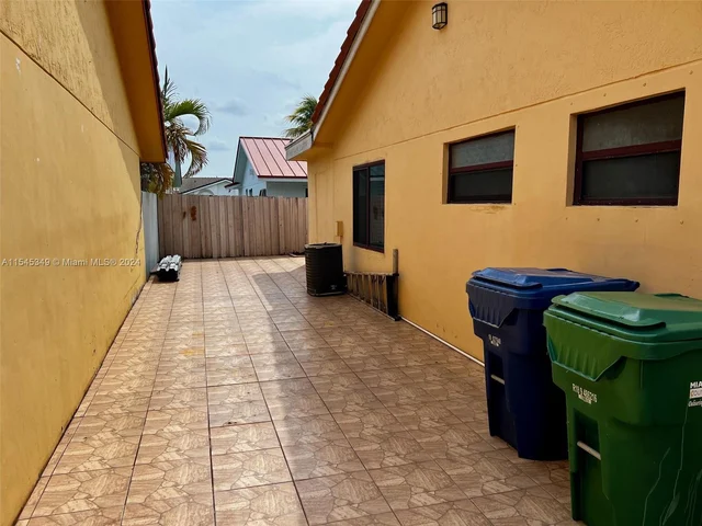 1071 NW 128th Ave # 1071, Miami FL 33182