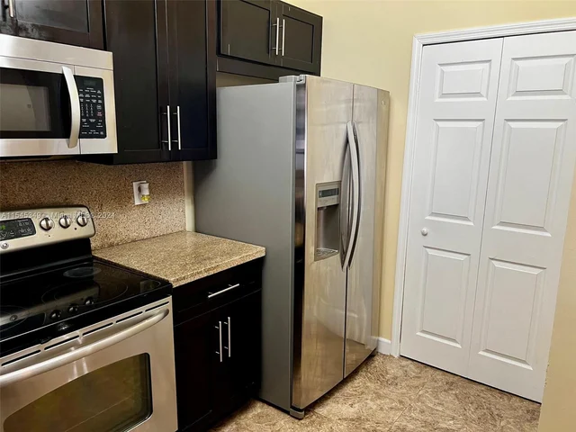 1071 NW 128th Ave # 1071, Miami FL 33182