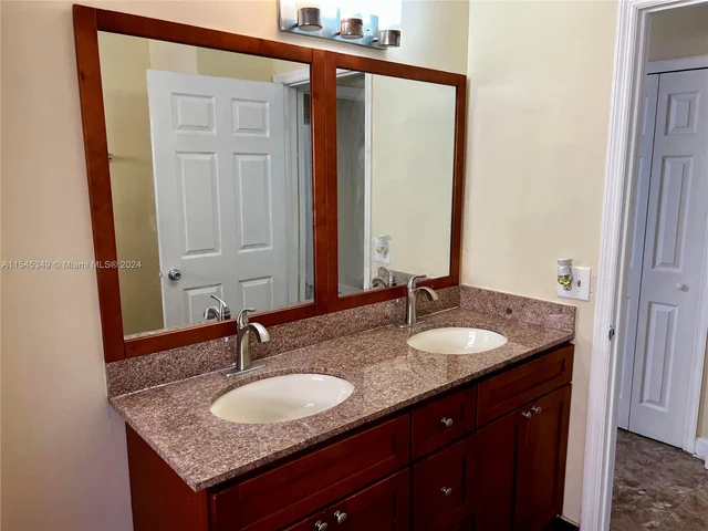 1071 NW 128th Ave # 1071, Miami FL 33182