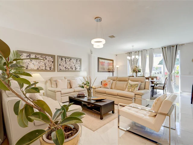 1370 NW 154th Ave # 1370, Pembroke Pines FL 33028