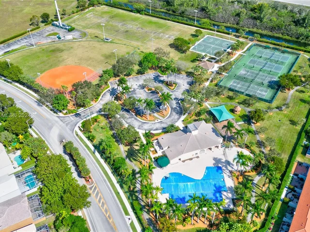 1370 NW 154th Ave # 1370, Pembroke Pines FL 33028