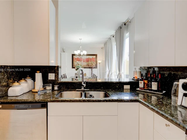 1370 NW 154th Ave # 1370, Pembroke Pines FL 33028