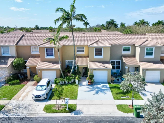 1370 NW 154th Ave # 1370, Pembroke Pines FL 33028