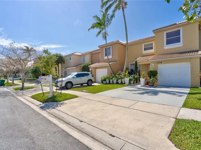 1370 NW 154th Ave # 1370, Pembroke Pines FL 33028