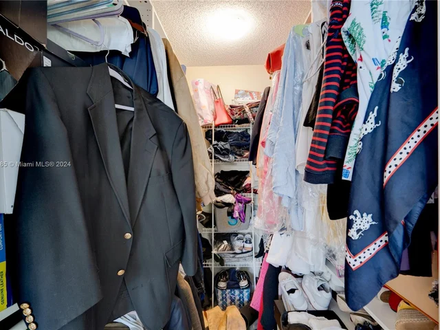 1370 NW 154th Ave # 1370, Pembroke Pines FL 33028