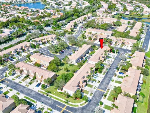 1370 NW 154th Ave # 1370, Pembroke Pines FL 33028