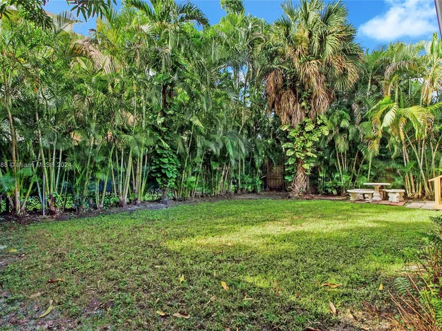 1650 SW 21st St, Miami FL 33145